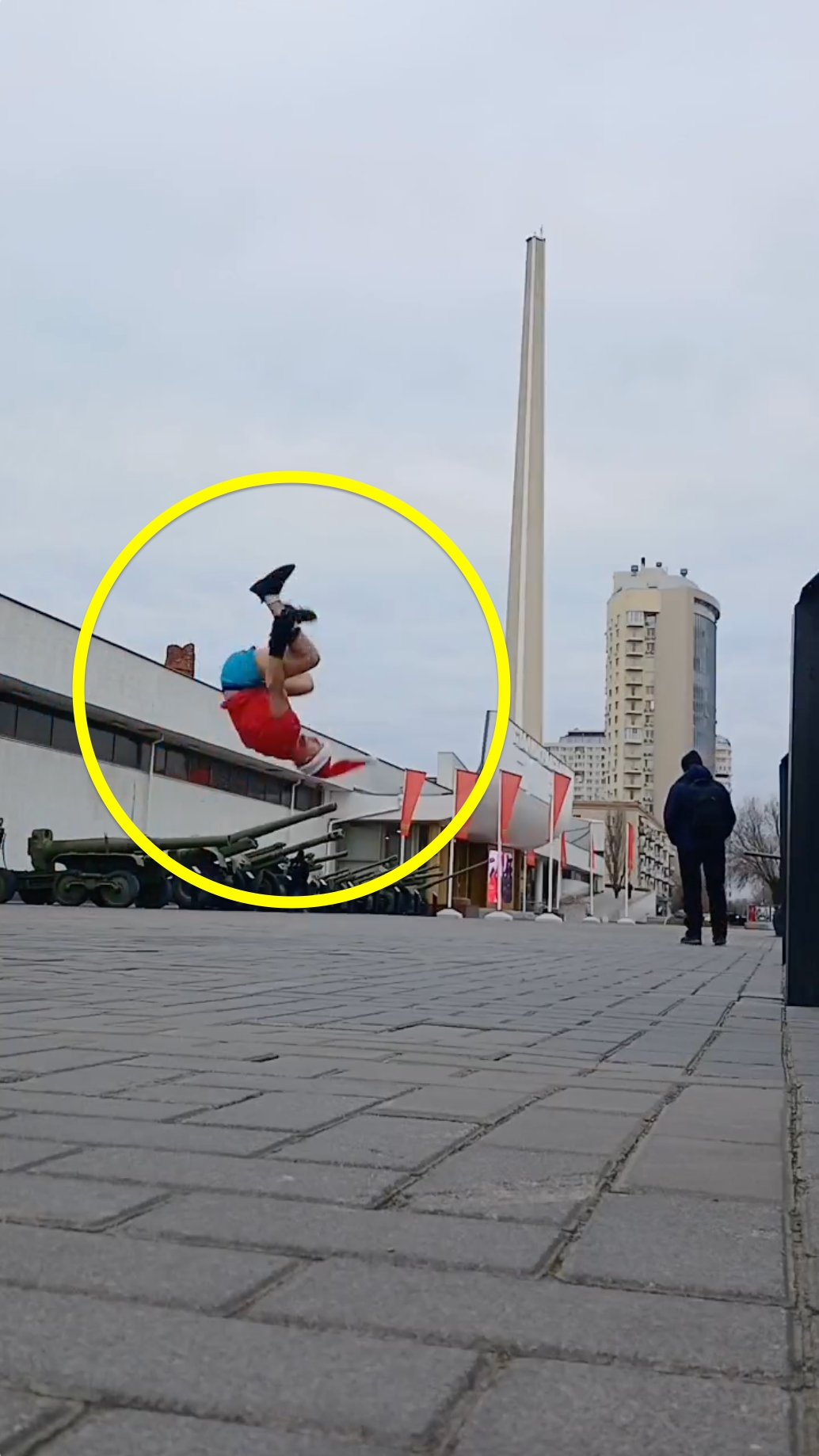 Продолжаю передавать новогодний акробатический физкультпривет всем жителям Волгограда! 👋🤩