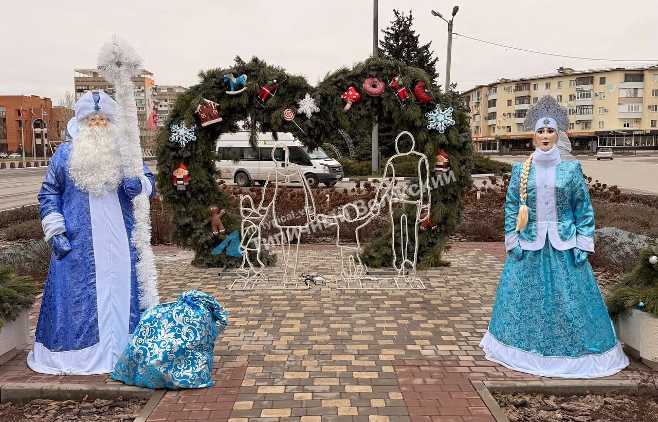 Между площадью Ленина и 42-кварталом появились Дед Мороз и его Снегурочка 🤶 🎅