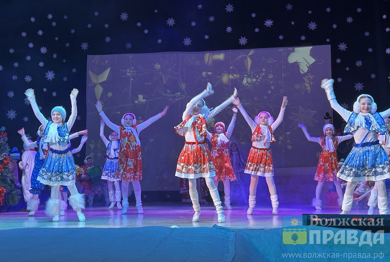 Баба Яга – на югах, а Кощей – на Диком Западе: ДК «ВГС» подготовил для волжан новогоднюю сказку