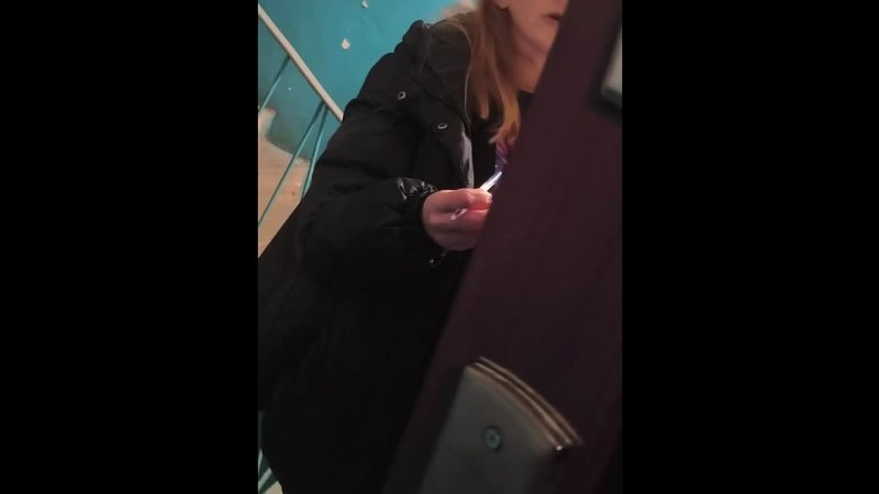 Вчера вечером эта особа стучалась ко мне в дверь и требовала предоставить ей доступ к счетчику холодной воды. Объявления в подъезде никакого…