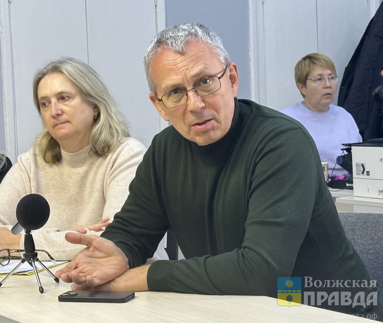 Заслуженный врач РФ из Волжского Александр Филиппов рассказал, как вести себя за новогодним столом