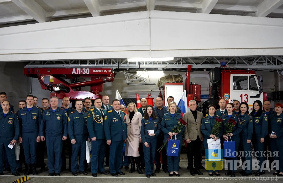 341 побеждённый пожар и 78 спасённых жизней: волжских спасателей поздравили с 35-й годовщиной МЧС