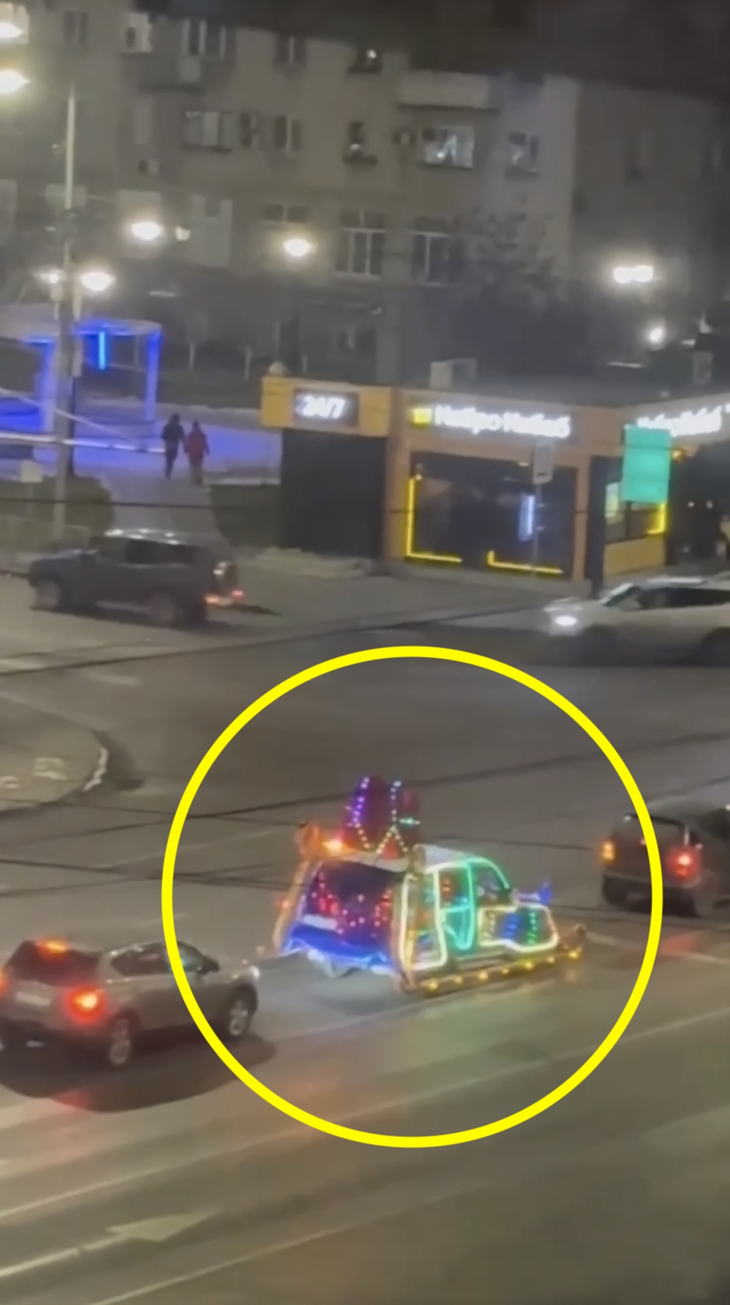 Дед Мороз на волшебных чудо-санях снова прокатился по Волгограду, чтобы создать у волгоградцев новогоднее настроение! 👏🤩🎄