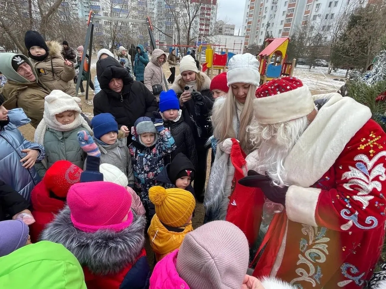 🎉 Три дня волжане тусили на «Дворовых ёлках» 🎄