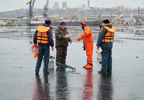 Опасность под ногами: спасатели Волгоградской области вышли в рейды на реки
