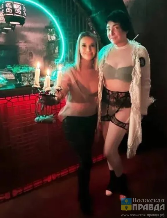 Ругательства и замазанное лицо: в Волгограде изуродовали баннер-растяжку с анонсом концерта Лолиты