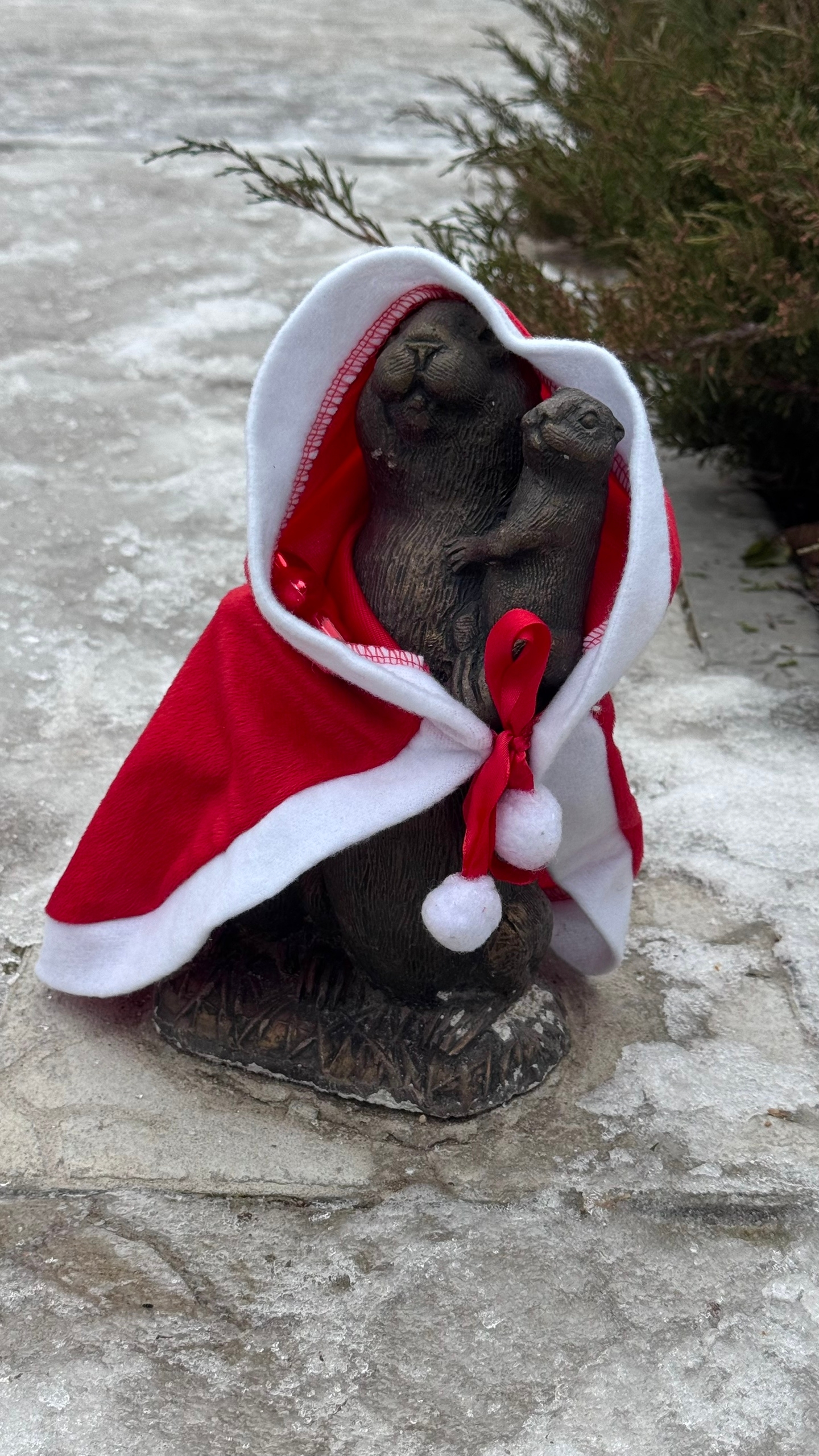 Очаровательный суслик с малышом возле театра кукол «Арлекин» 💕