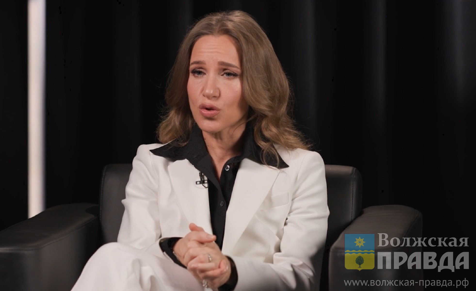 «Его фразу исковеркали»: волжанка Юлия Ковальчук защищает своего альфа-самца Чумакова