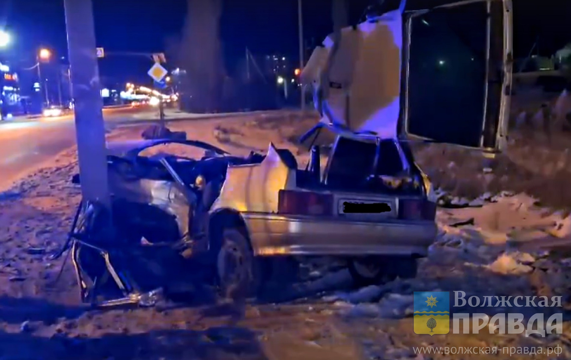 В реанимацию на полной скорости: волжанка на «ВАЗе» чуть не снесла у «Добростроя» столб