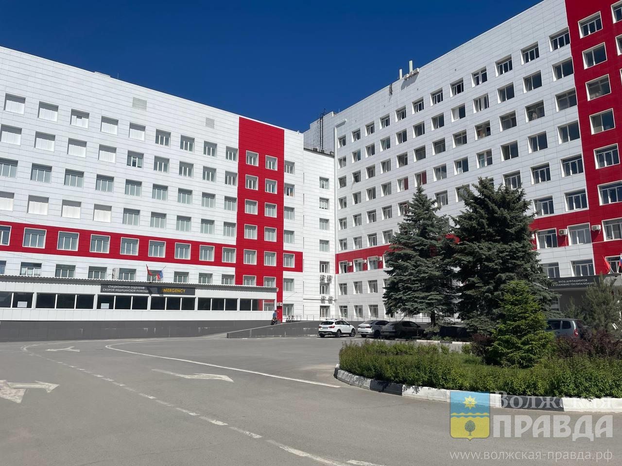 «Состояние – тяжёлое»: за жизнь волжанки, въехавшей в столб у «Добростроя», борются врачи