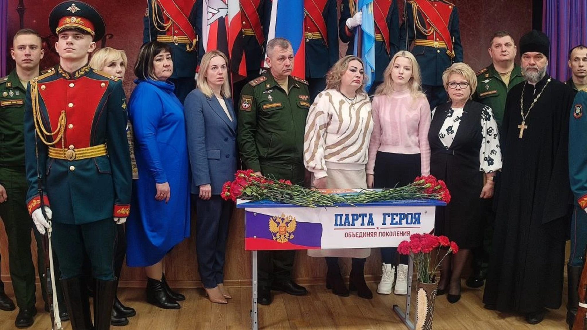 «Герою было только 27…»: в Волжском открыли мемориальную Парту, посвящённую Дмитрию Чередниченко