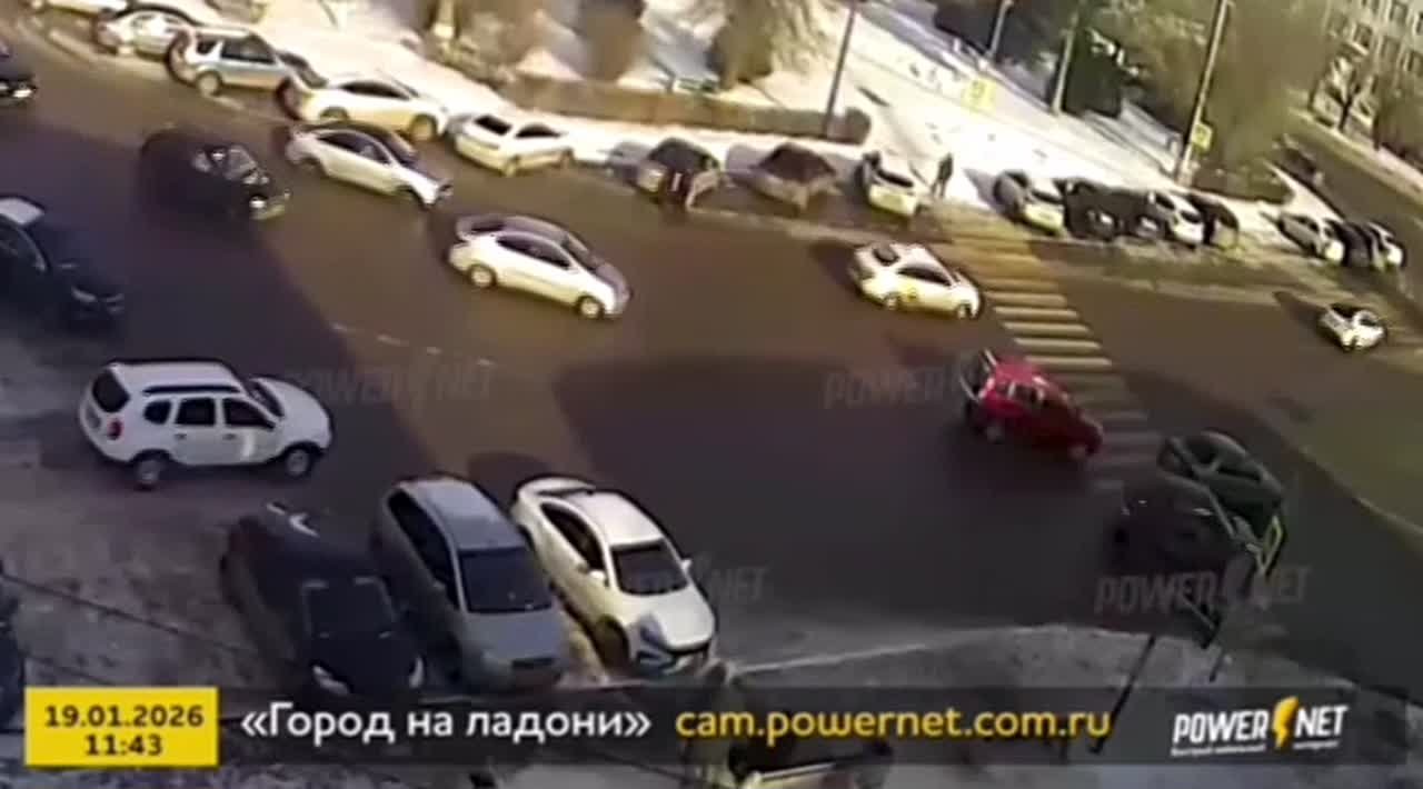 ⚠️ Нелепое ДТП на площади Свердлова