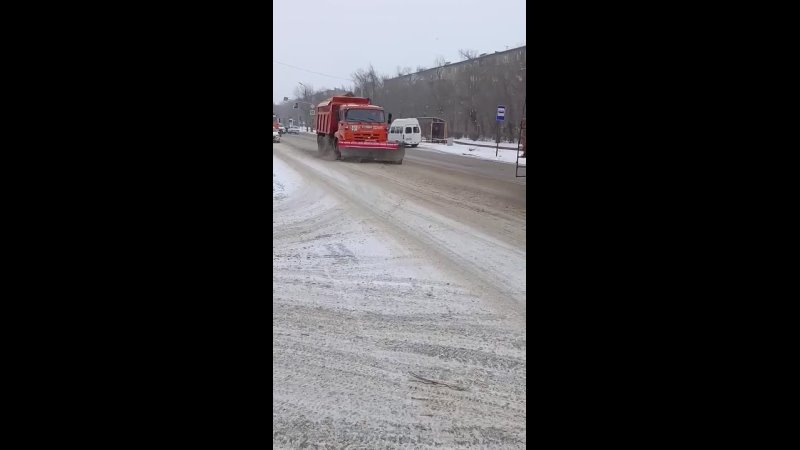 Волжские коммунальные службы вступили в битву со снегом  ❄️🚜