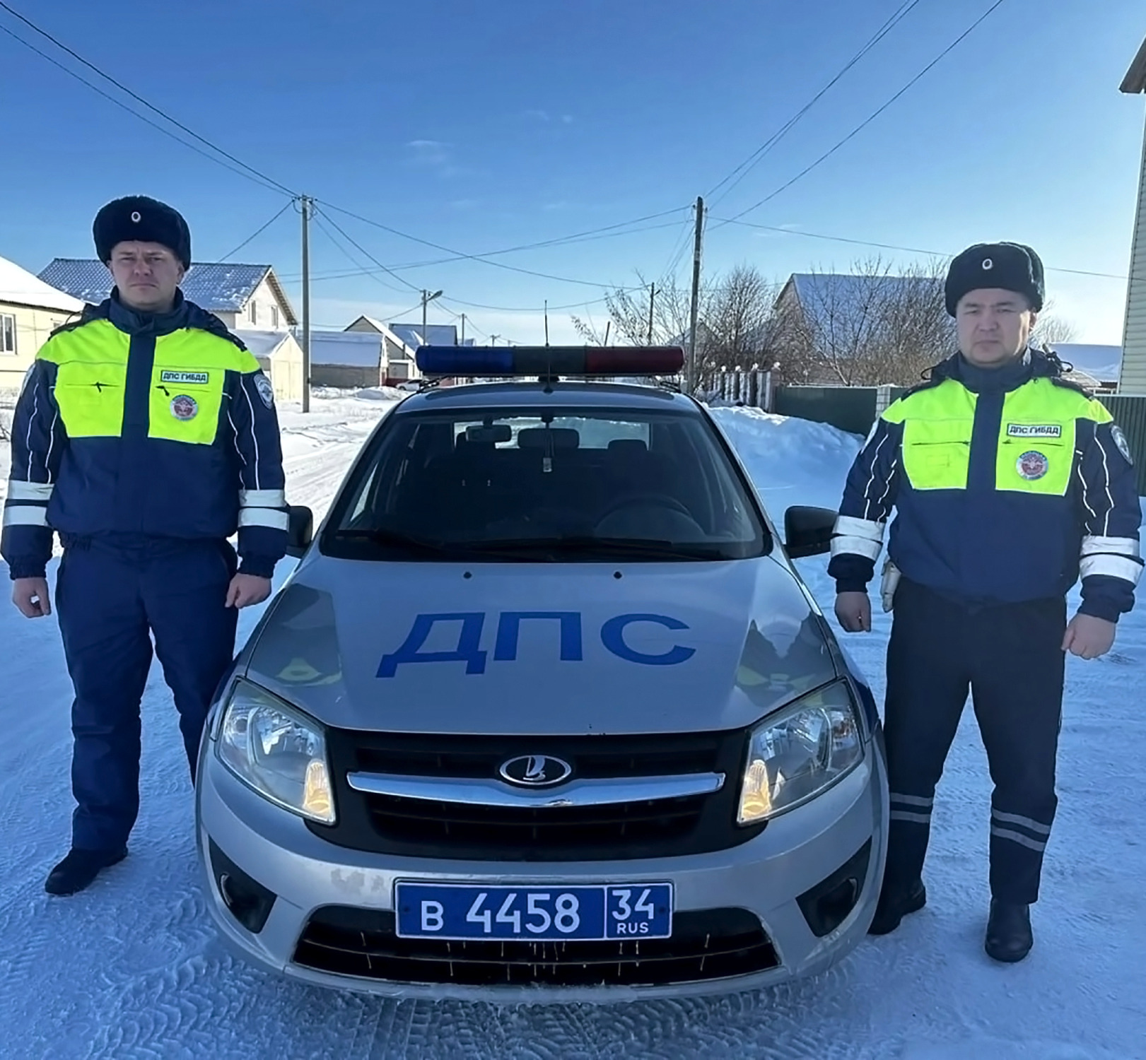 В Волгоградской области полицейские спасли лежавшую в сугробе женщину, которая чуть не замёрзла насмерть! 👏🥺