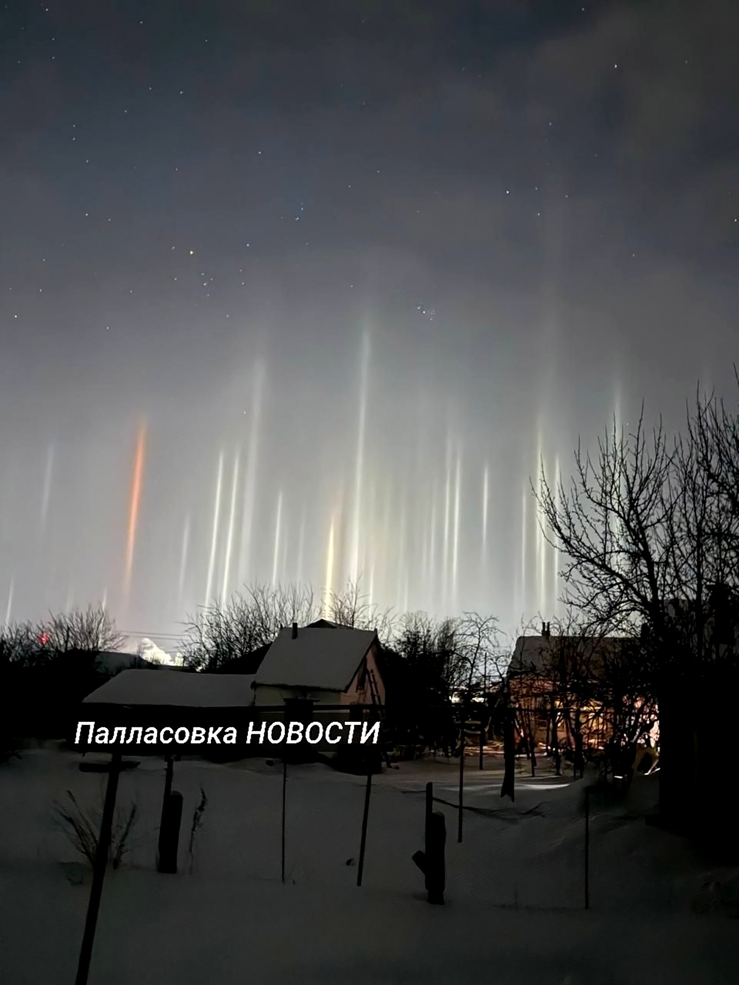 Два десятка световых столбов озарили ночное небо под Волгоградом! 👏🤩