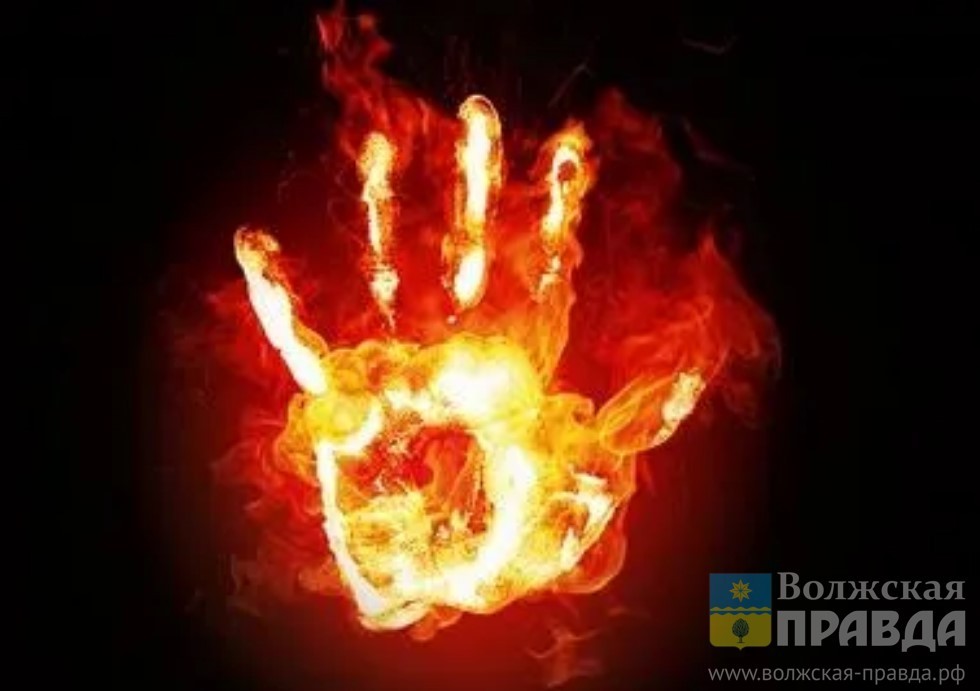 В Волжском пожарные два часа тушили в Рабочем баню и дом