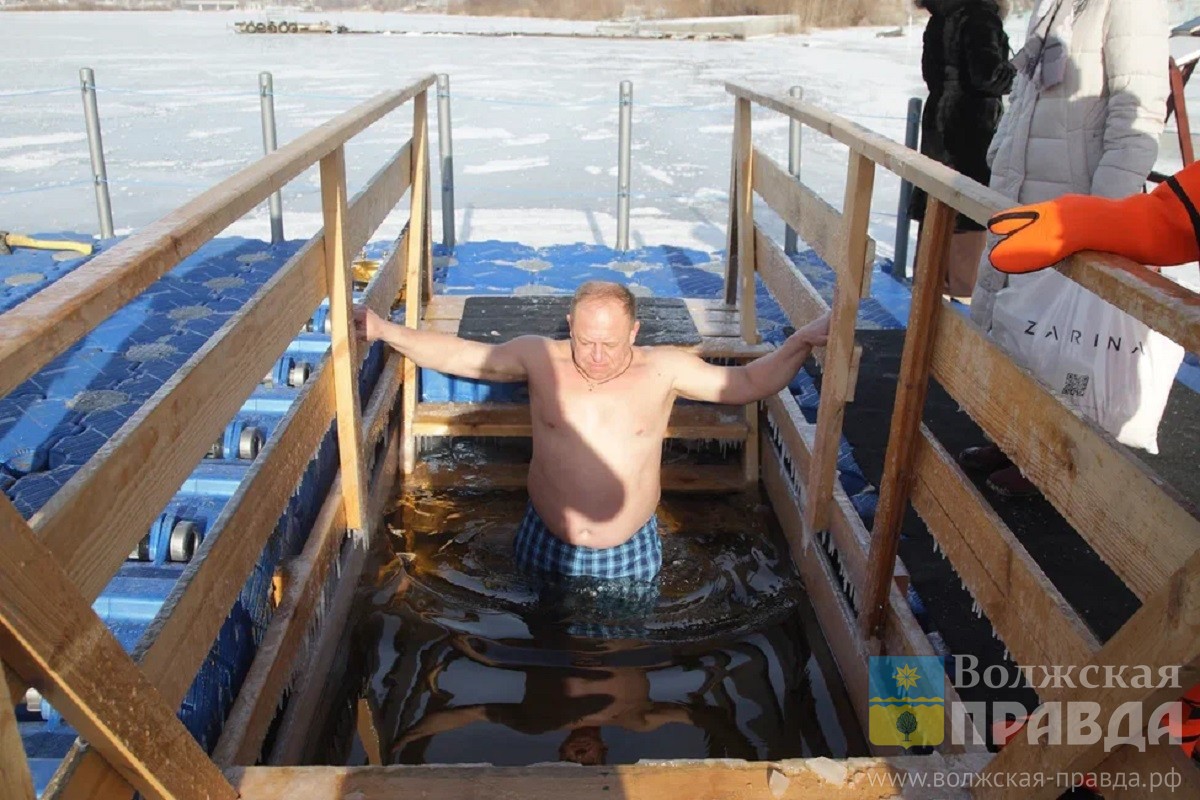 Нам пишут: житель Волжского затронул тему Крещения и моржевания