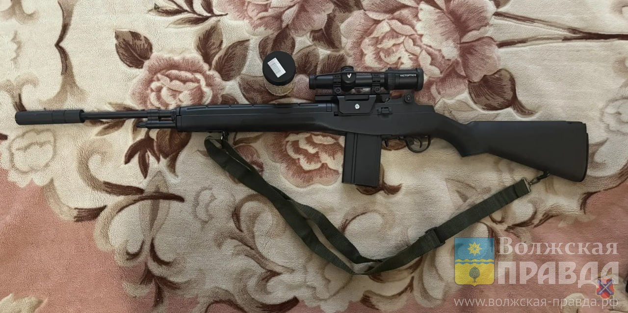 Пугать и вредить не хотели: в Волжском двое подростков стреляли на детской площадке