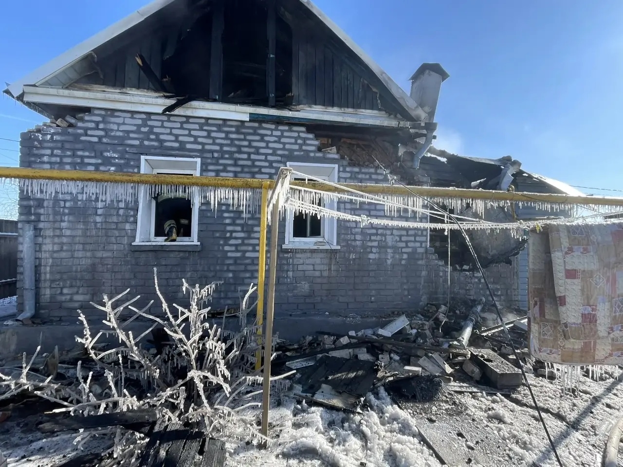 У семьи с детьми сгорел дом — НУЖНА ПОМОЩЬ 🙏