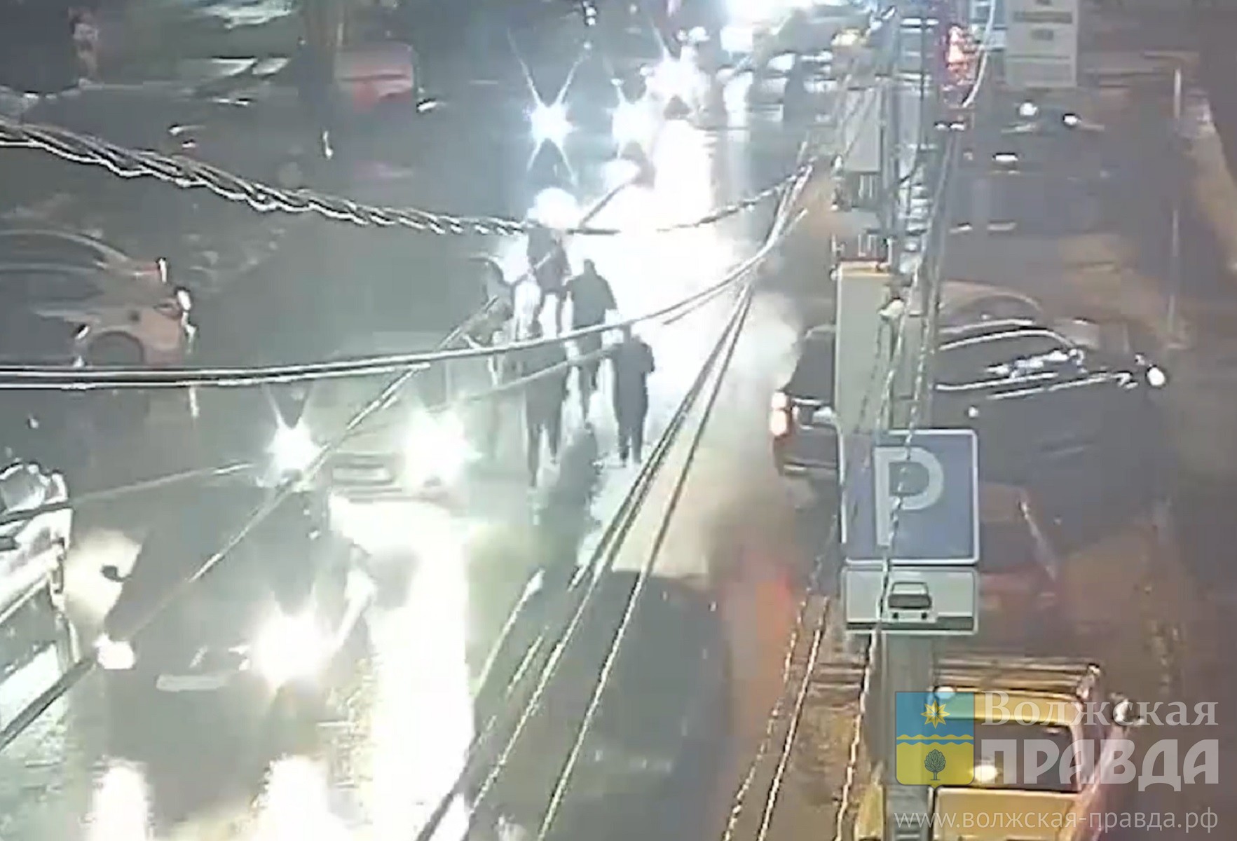 Протащил на двери и стукнул на парковке: волгоградец под парами и без прав устроил опасные покатушки  