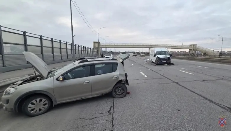 💥 В ДТП с газелью в Волжском пострадала женщина
