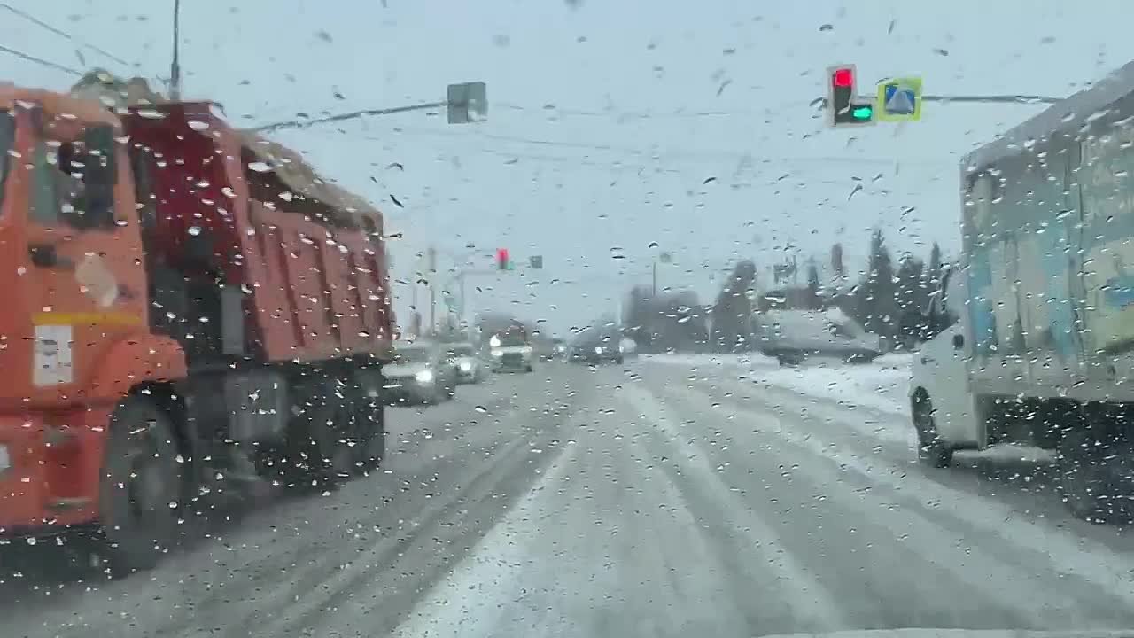 В Волжском снова снег 🌨️