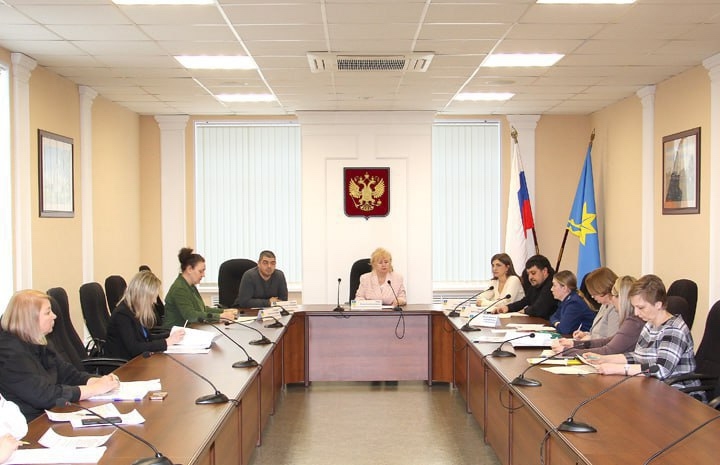 😃 В Волжской гордуме прошло заседание, на котором обсуждали новый статус «Почетного гражданина Волжского».