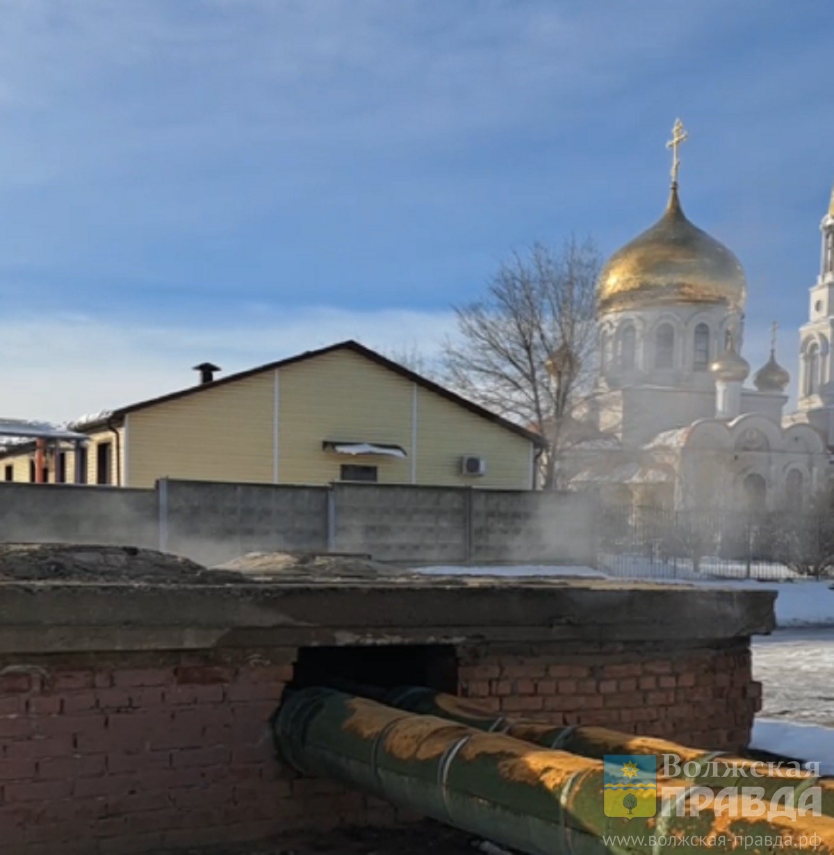 Авария или утечка: волжане заметили неподалёку от храма сильное парение