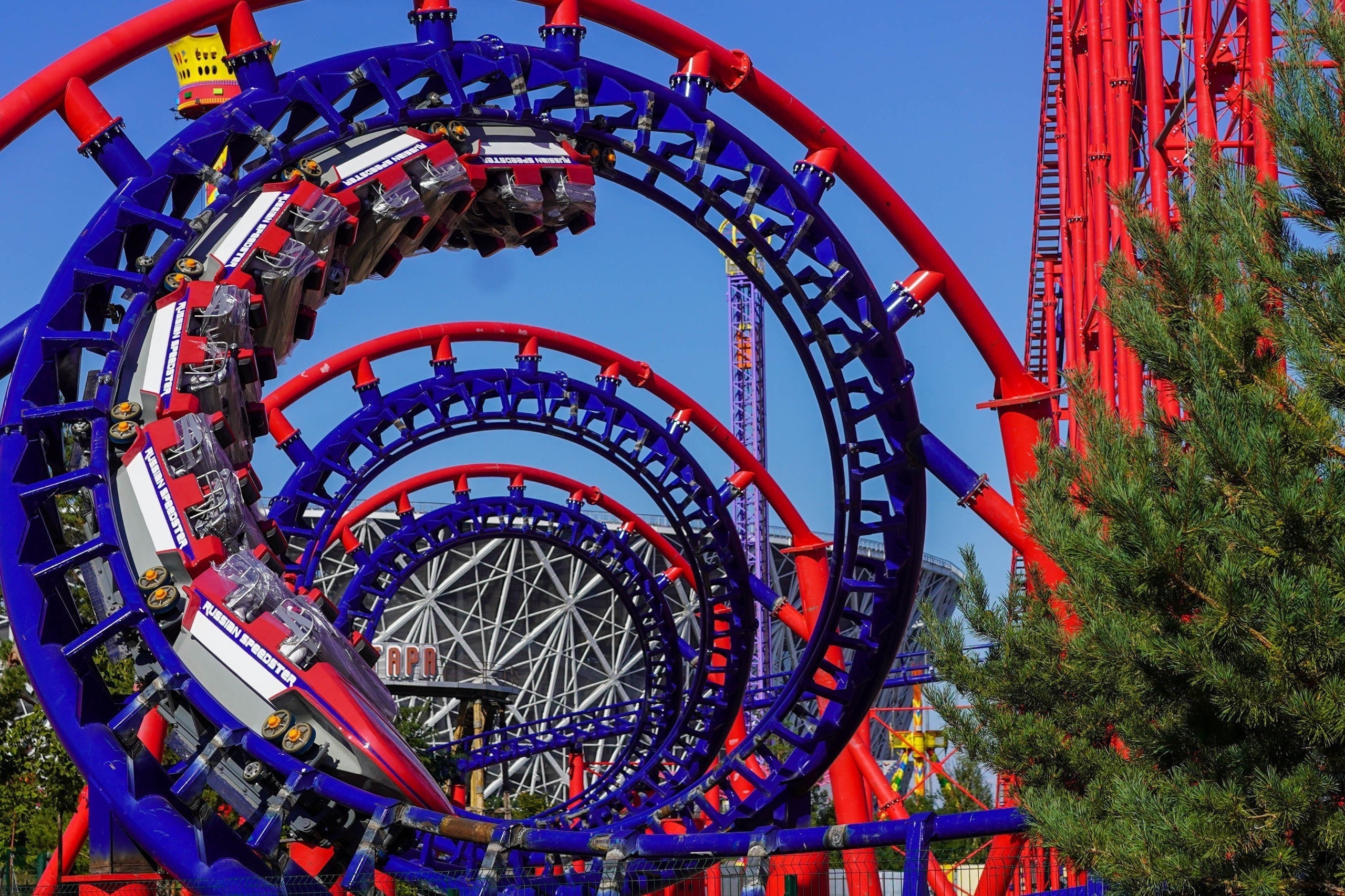 🎢 В Волгограде готовится к открытию аттракцион «Русские горки»