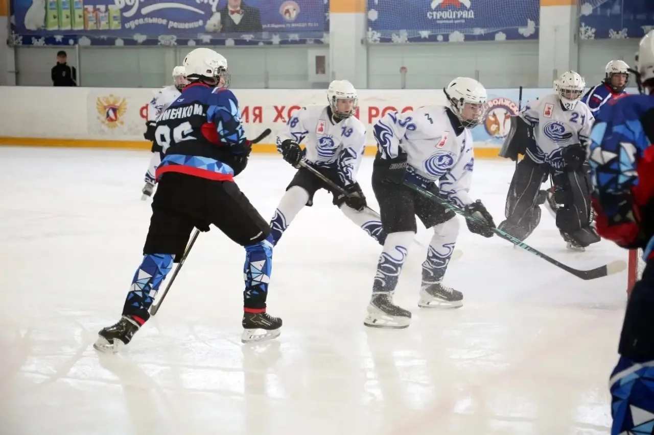 На льду дивизион «Байкальский»: турнир «Золотая шайба» в Волжском расширил географию участников