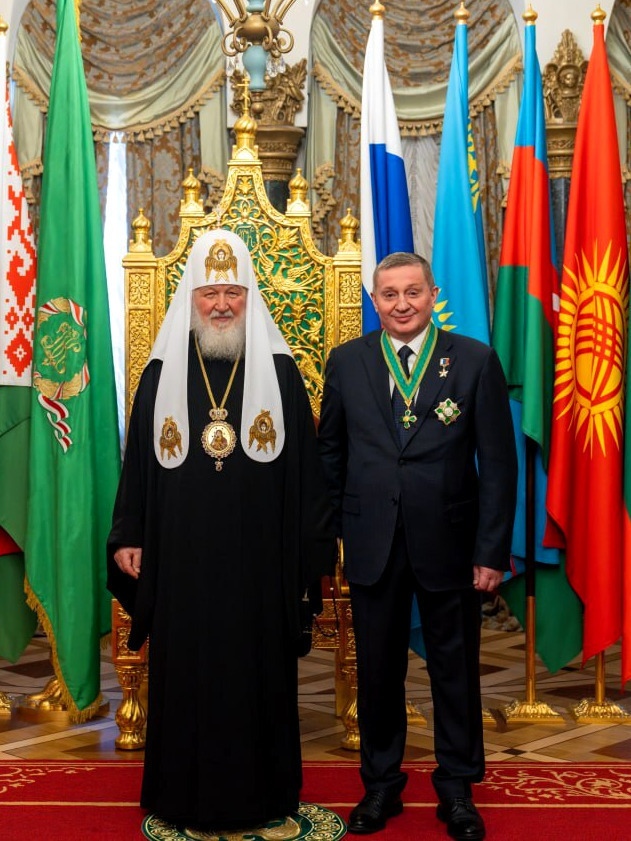 Святейший Патриарх Московский и всея Руси Кирилл наградил губернатора Волгоградской области Андрея Бочарова орденом преподобного Сергия Радо…