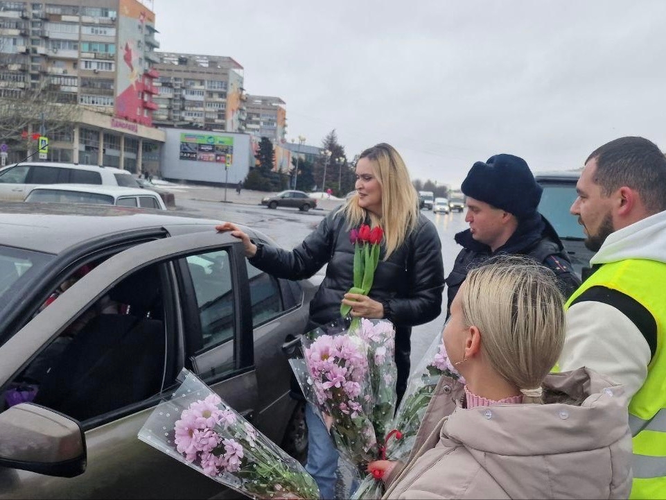 🌸 Волжская Госавтоинспекция поздравила девушек-водителей