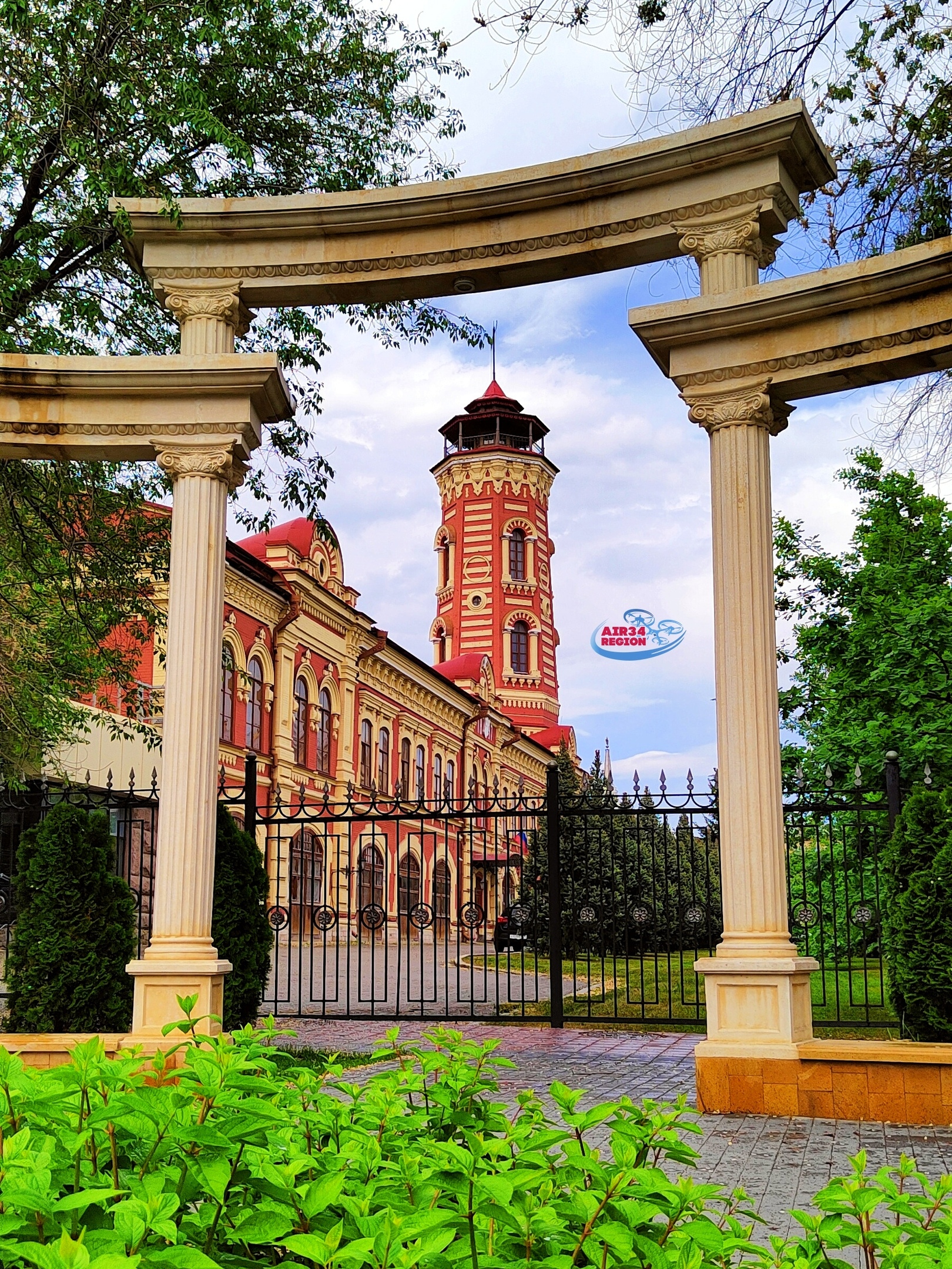 В Волгограде легендарное здание Царицынской пожарной каланчи решили отдать под музей известного волгоградского художника Виктора Лосева и от…