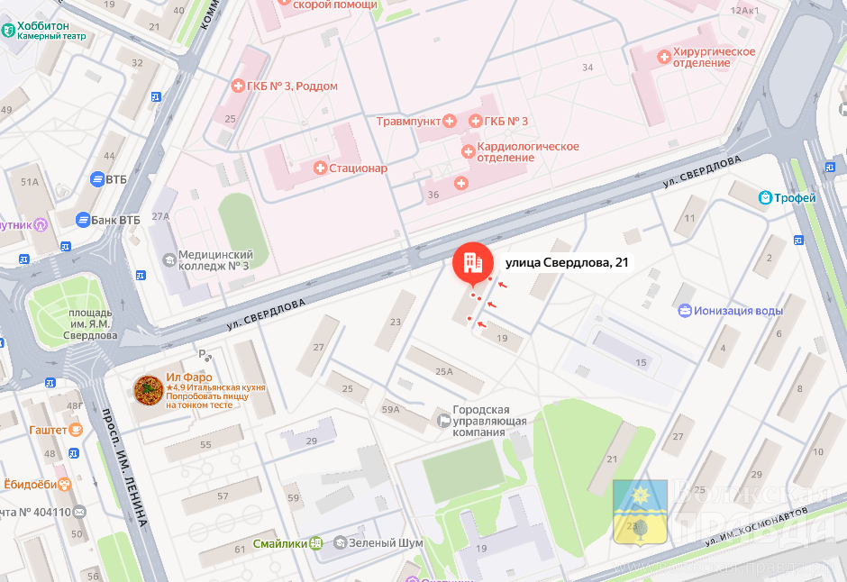 Не по зебре: в Волжском напротив горбольницы №3 кроссовер сбил женщину