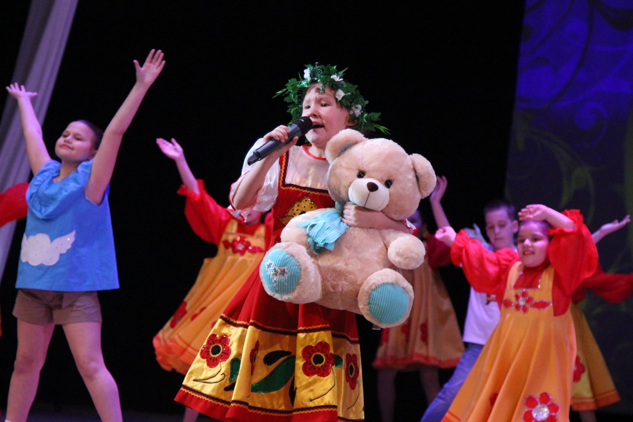 Мишку вместо Лабубу: в Волжском прошёл «Праздник невиданной гордости»