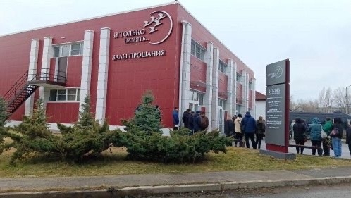 В Волжском ритуальщики бесплатно похоронили маму школьника-сироты