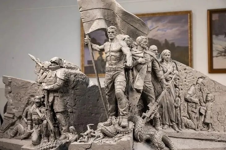 Народный сбор денег на строительство мемориала героям СВО, который будет установлен у подножия Мамаева кургана, объявлен в Волгограде.  По и…