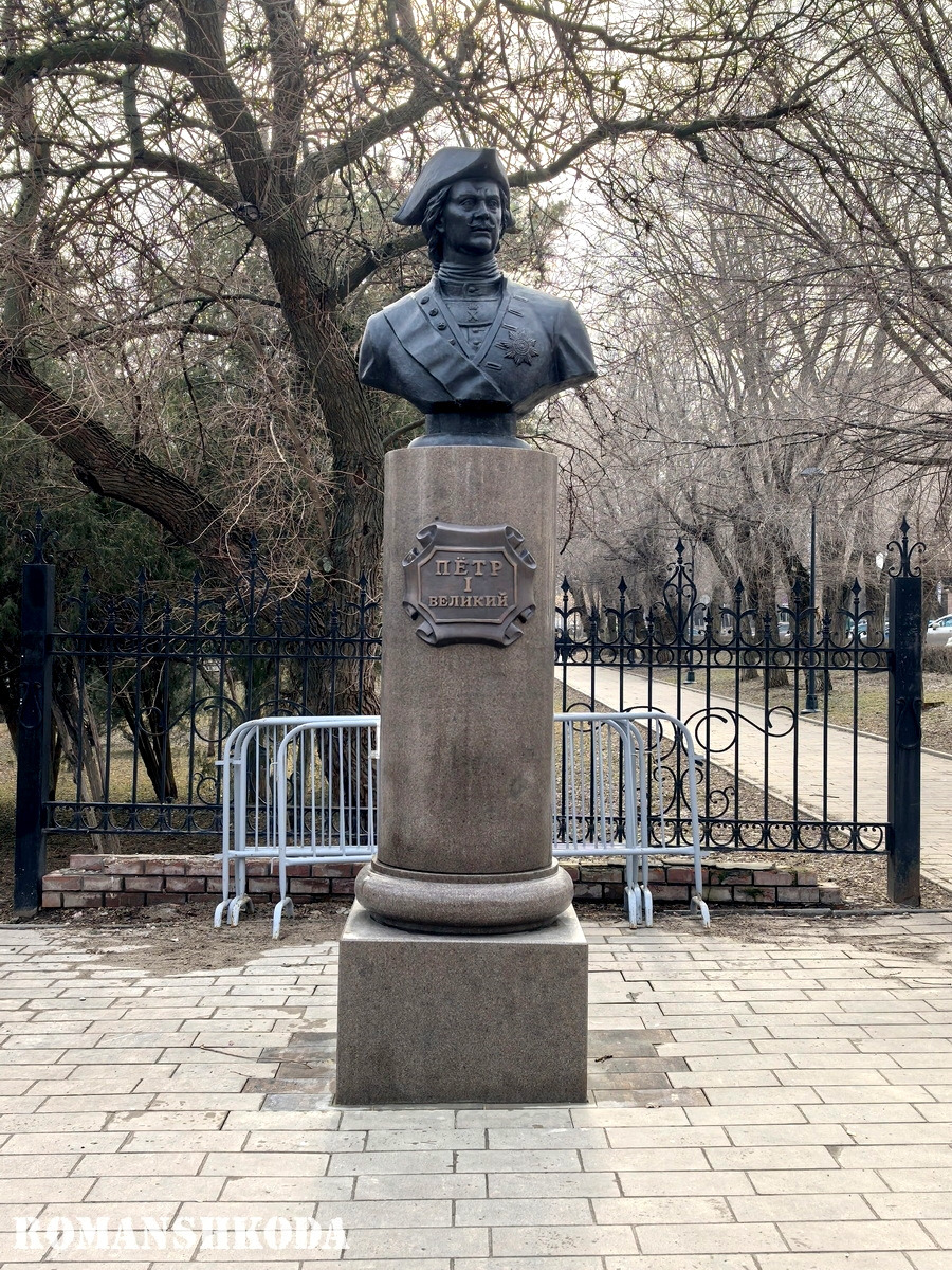 В Волгограде на Центральной набережной установили новый памятник Петру I. 👏🤩