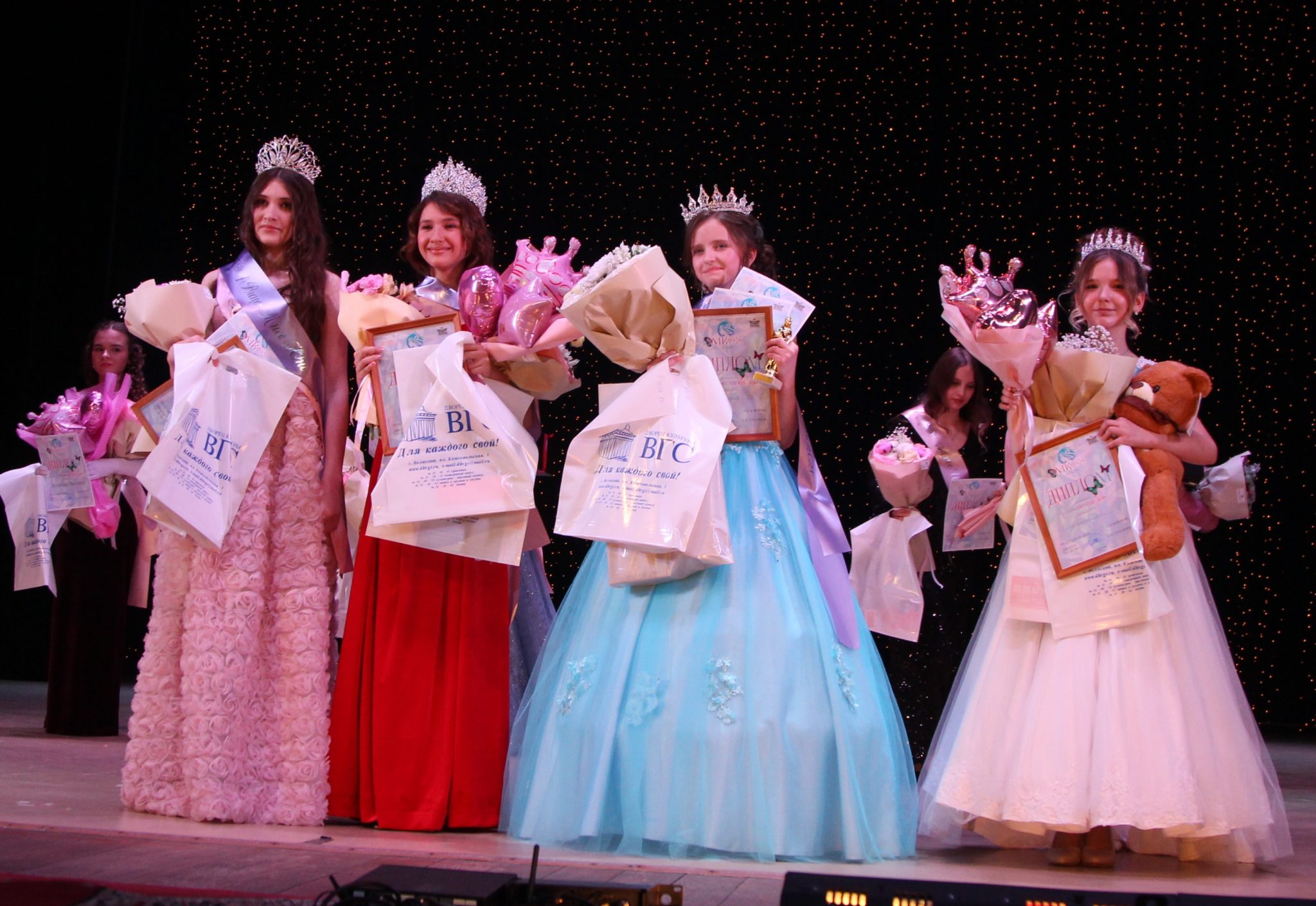 «Мисс Юностью» Волжского стала 12-летняя ученица 24-школы Евгения Глазкова