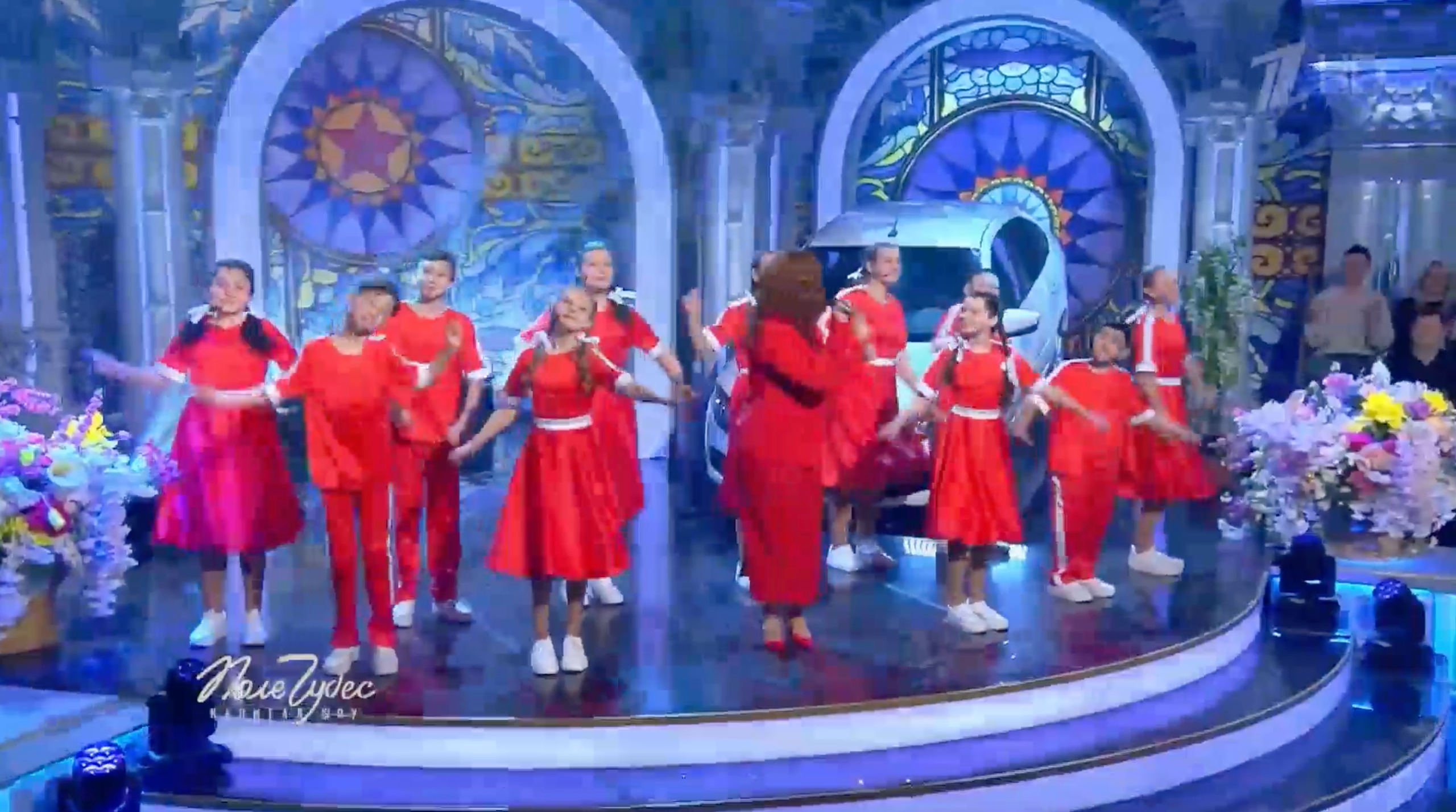 Художественная вокальная студия, располагающаяся в Дзержинском районе Волгограда, прогремела на всю страну после того, как спела на «Поле чу…