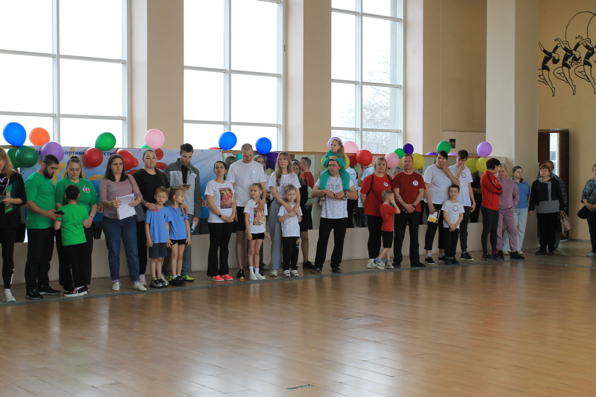 Главный Козырь и атмосфера счастья: в Волжском прошёл семейный спортивный конкурс