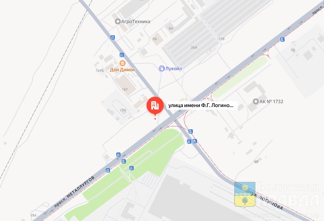 Водитель в больнице: в Волжском у АЗС джип подставился фуре  