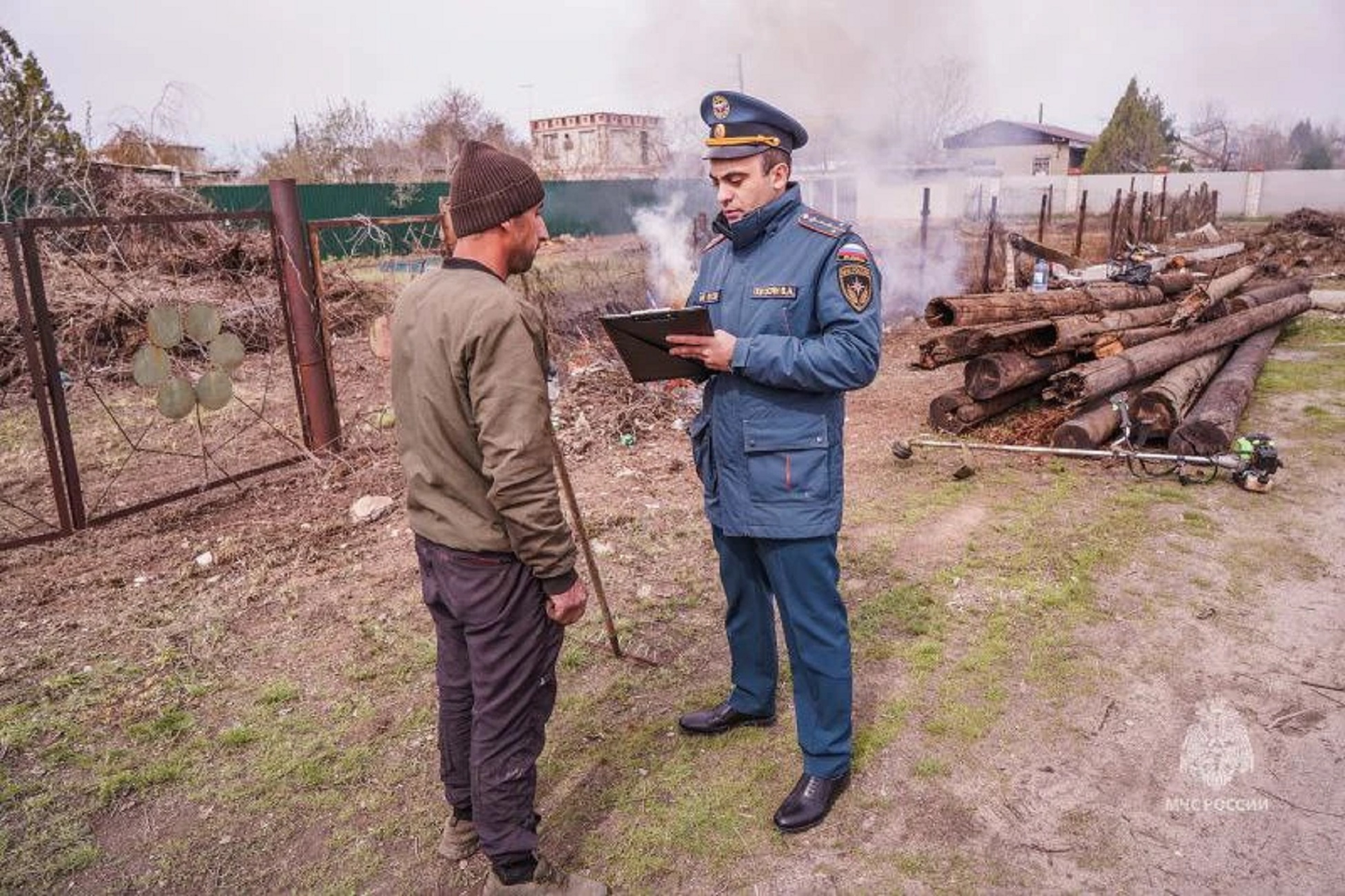 МЧС усилило профилактику пожаров в частном секторе Волжского