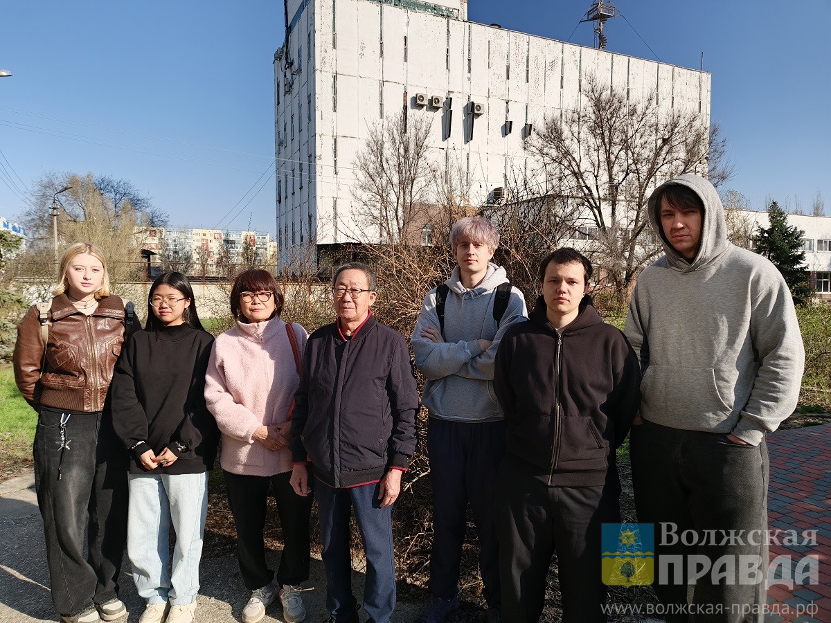 В Волжском на срочную службу отправилась первая двадцатка новобранцев