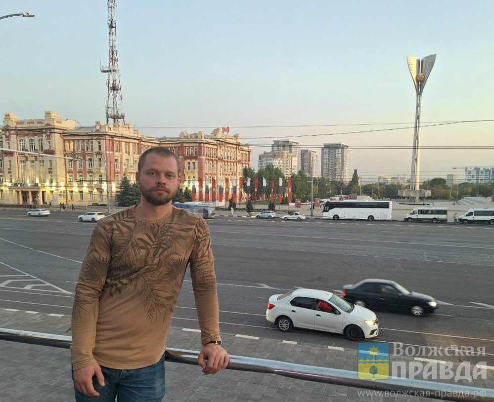 «Я просто Ваня с мебельного склада»: волжский поэт Иван Герасименко рассказал о времени и о себе