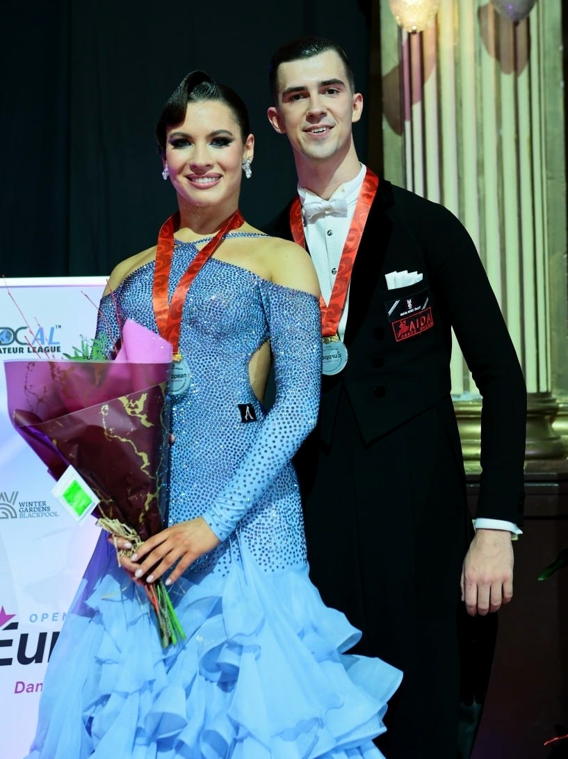 Иван Решетников и Елизавета Харинова из Волгограда выиграли золото чемпионата Европы по танцевальному спорту в Англии! 👏🤩