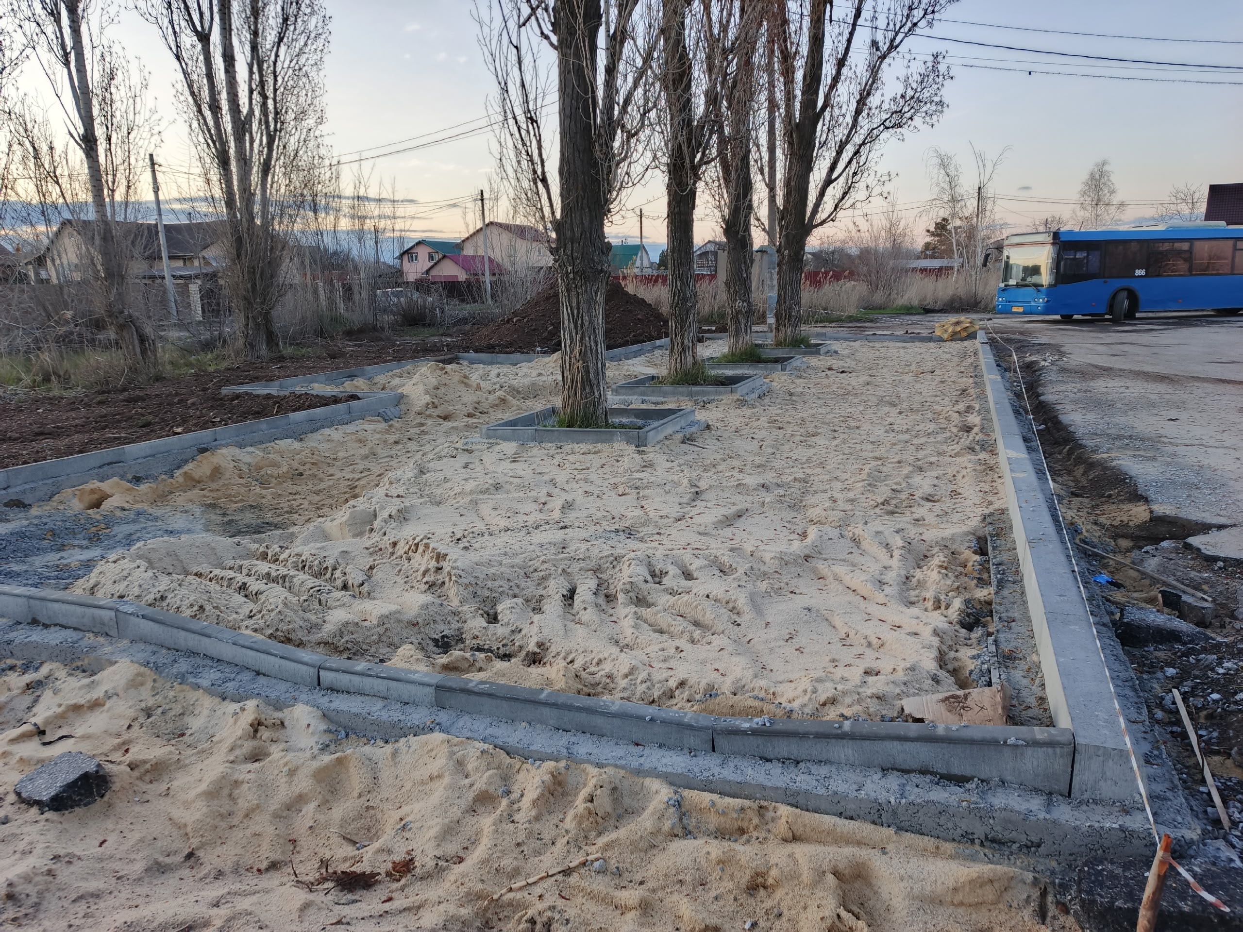 Ура ! Старую остановку снесли !! Построят новую!! Цветущий сад , конечная 42 маршрута 🙂