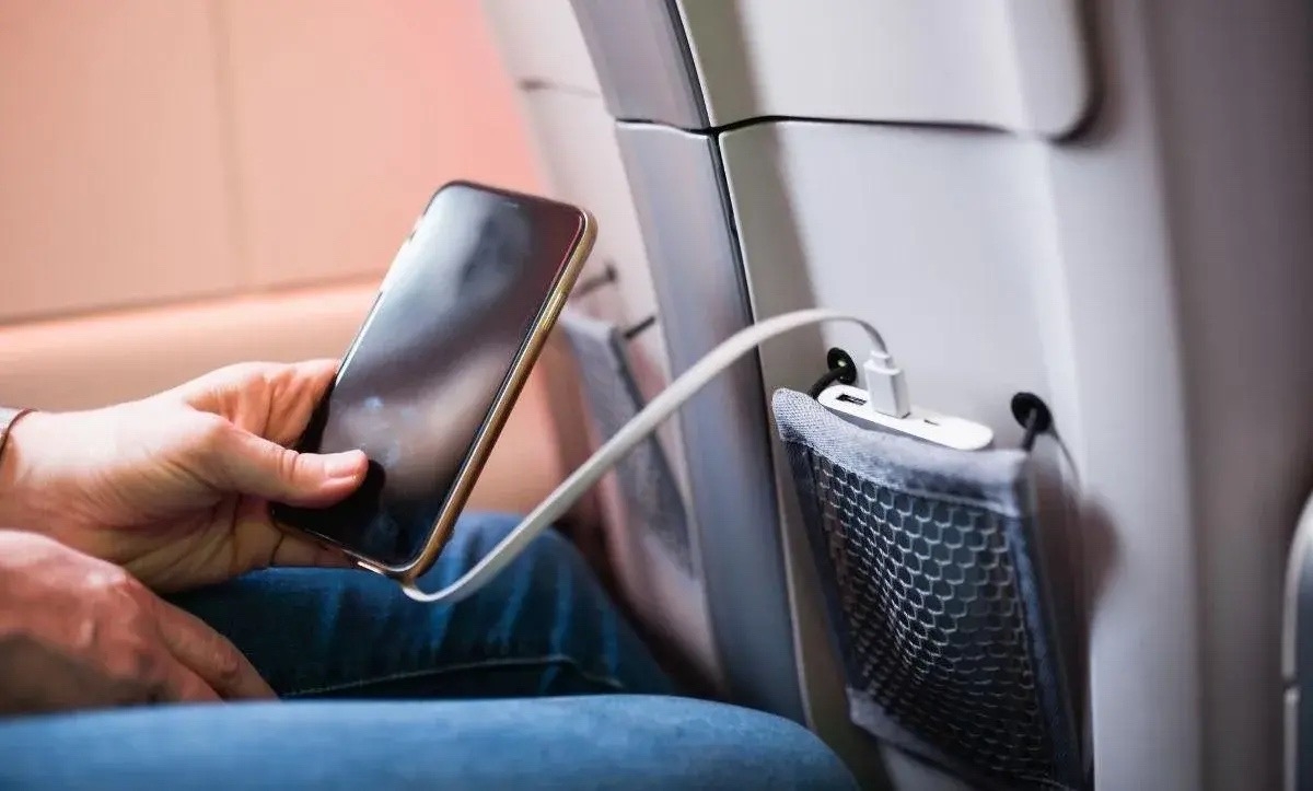 ⚡ Росавиация предложила Минтрансу запретить пауэрбанки на борту самолетов