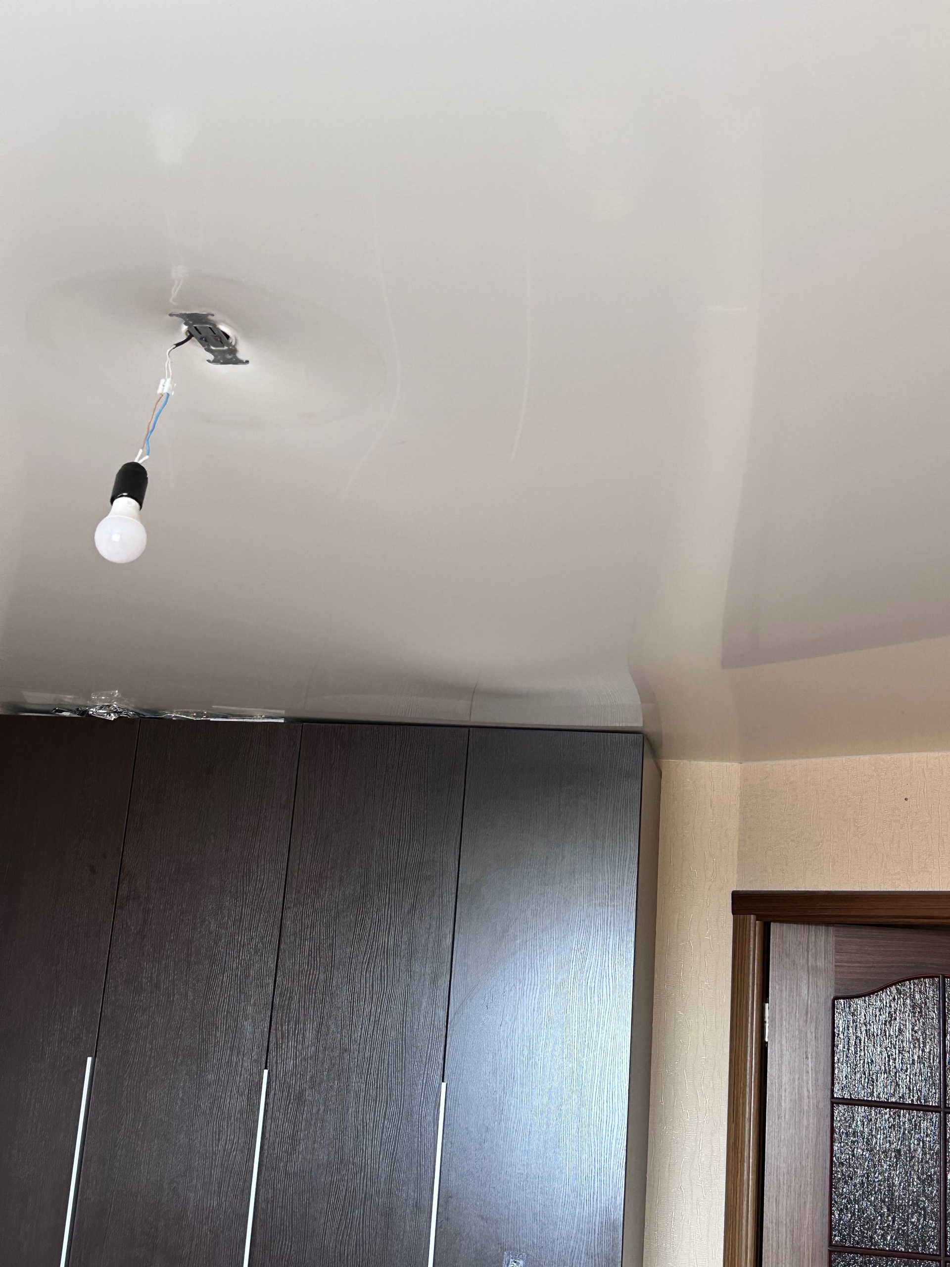 Здравствуйте. УК«Лада Дом» не может решить проблему с 2013года!! В 2013г. была куплена квартира по адресу: Советская 12. По стенкам в подъез…