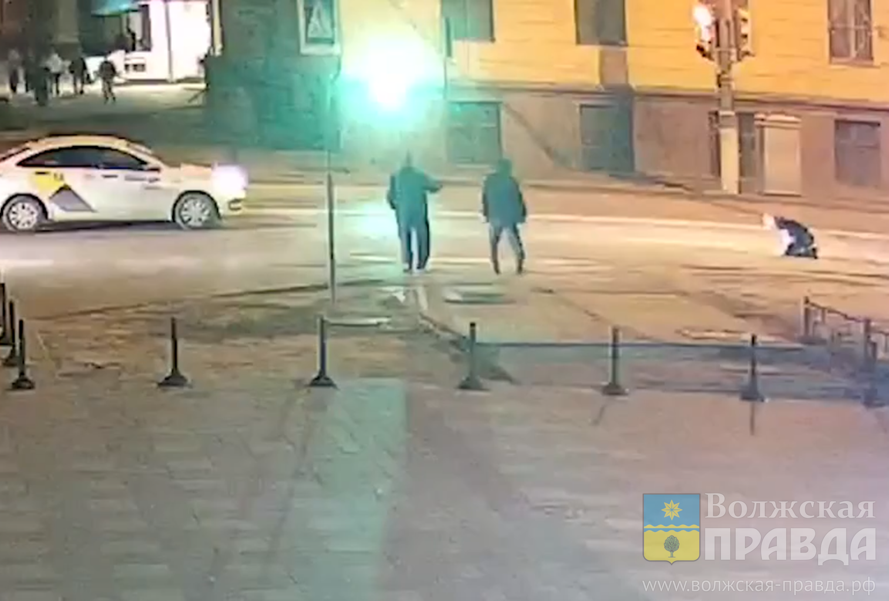 На зебре у аптеки: в Волгограде мотоциклист снёс 15-летнего подростка и скрылся